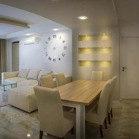 Red Square Apartment *